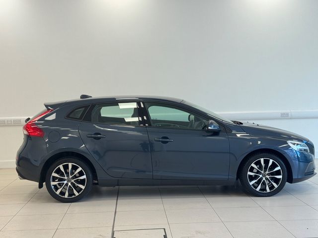 Image for 2019 Volvo V40 D3 (150hp) Momentum Edition