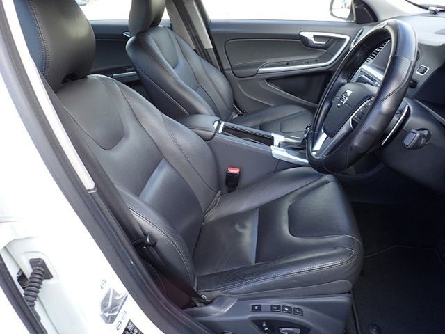 Image for 2016 Volvo S60 2.0 D4 SE DYNAMIC PLUS DIESEL AUTOMATIC // TINY KMS // MASSIVE SPEC // FULL HEATED LEATHER // REVERSING CAMERA // CRUISE CONTROL // LANE ASSIST // COLLISION WARNING SYSTEM // UPGRADED SPORT ALLOYS