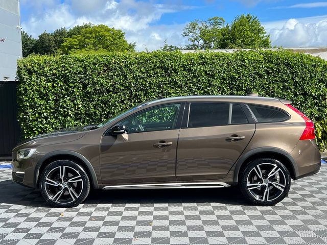 Image for 2017 Volvo V60 CROSSCOUNTRY 2.0 D AUTO // FULL SERVICE HISTORY // OPENING SUNROOF // LEATHER POWERED & HEATED SEATS 