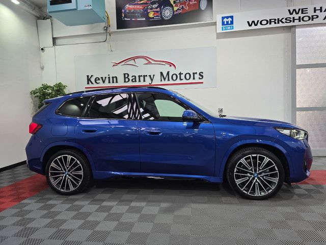 Image for 2023 BMW iX1 XDRIVE 30 M SPORT (HIGH SPEC) AUTOMATIC **20" INDIVIDUAL ALLOYS / ACTIVE DRIVER SEAT / COMFORT ACCESS / ELECTRIC BOOTLID / HEATED STEERING WHEEL / REVERSE CAMERA / SAT NAV / WIRELESS PHONE CHARGING**