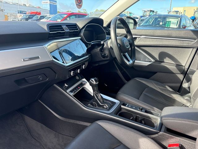 Image for 2020 Audi Q3 35 TDI 150HP S Tronic SE