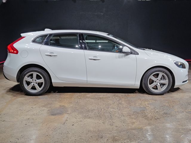 Image for 2017 Volvo V40 T2 KINETIC 1.5 AUTOMATIC