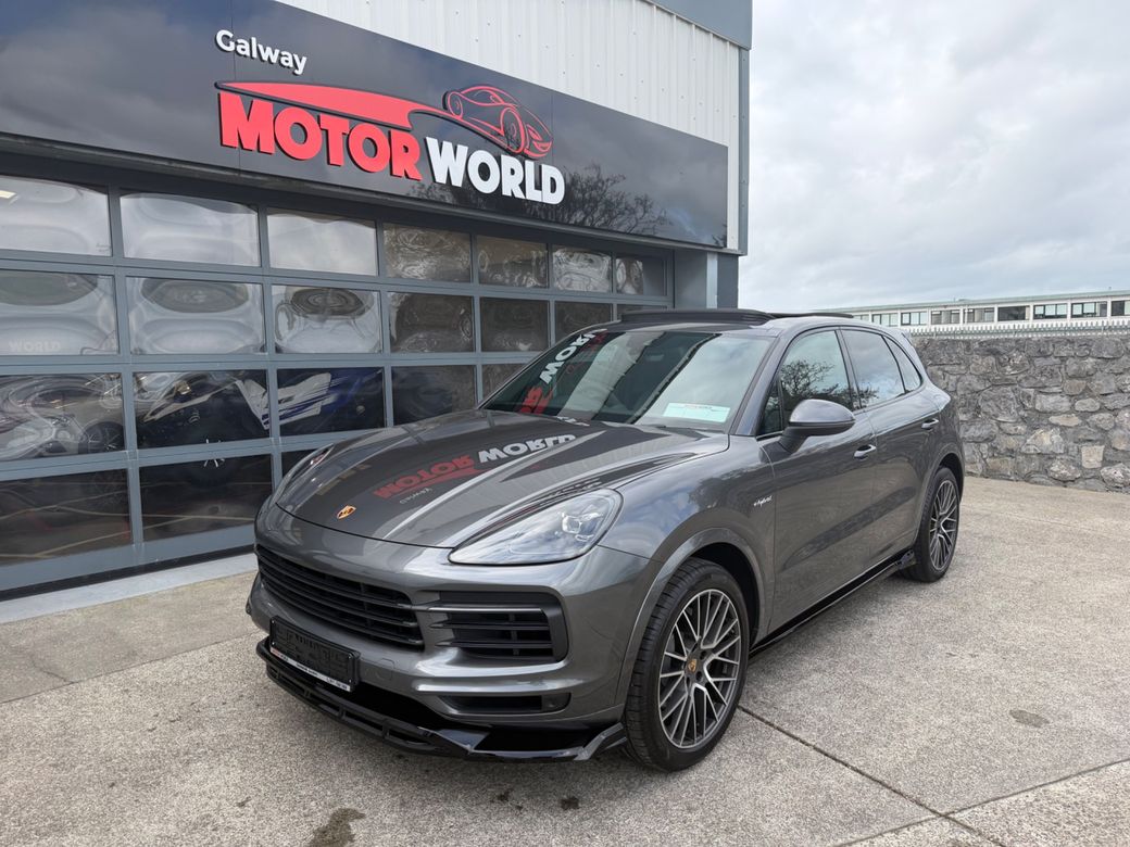 Image for 2023 Porsche Cayenne CAYENNE ESTATE E-HYBRID 5DR TIPTRONIC S 519 BHP