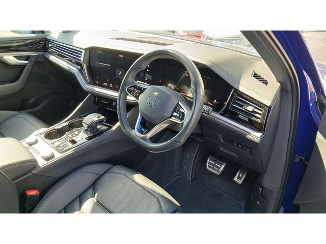Image for 2024 Volkswagen Touareg R 3.0 TSI PHEV 462HP **REAR VIEW CAMERA, MASSAGE SEATS, APP CONNECT**