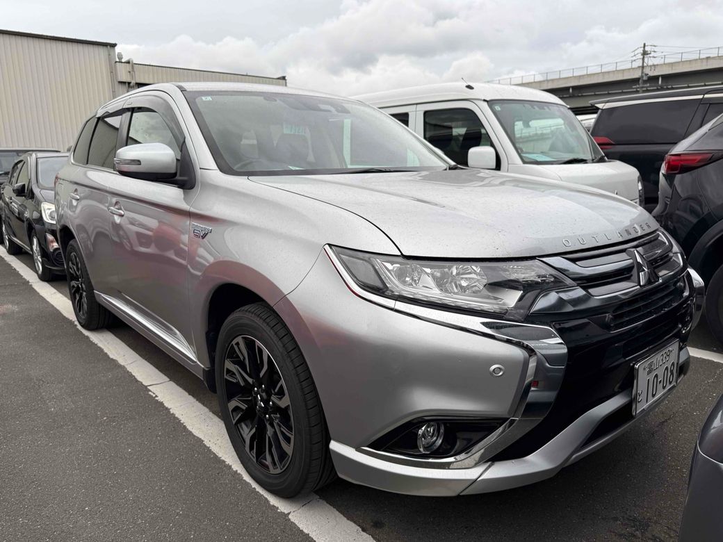 Image for 2018 Mitsubishi Outlander PHEV G LIMITED 4WD AUTOMATIC HYBRID 2.0 PETROL //HIGH SPEC//LOW MILES//HALF LEATHER HEATED SEATS//HEATED STEERING WHEEL//ADAPTIVE CRUISE CONTROL//KEYLESS ENTRY//