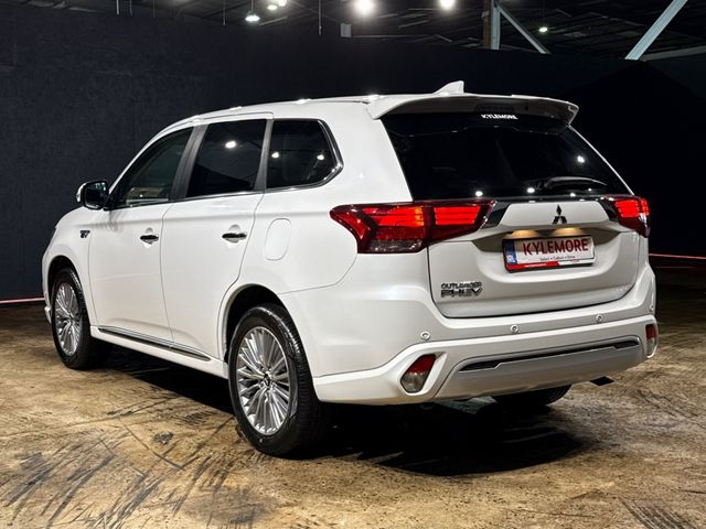 Image for 2020 Mitsubishi Outlander 2.4L PHEV AUTOMATIC - HALF BLACK LEATHER UPHOLSTERY - HEATED ELECTRIC SEATS & STEERING WHEEL - CRUISE CONTROL - REVERSE CAMERA