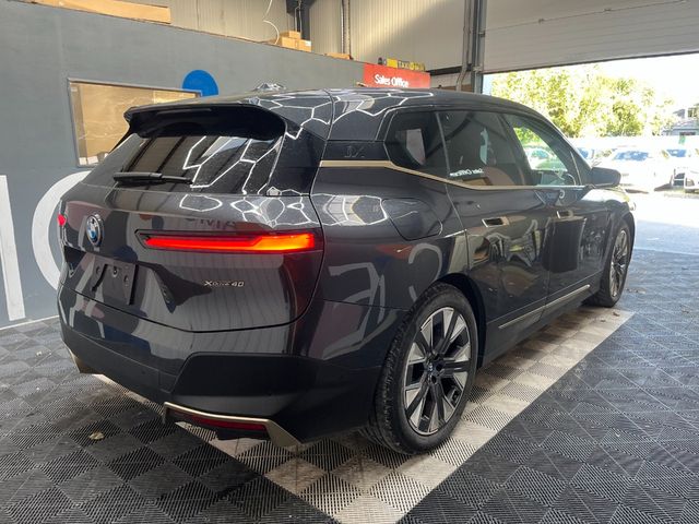 Image for 2022 BMW iX 2022 BMW IX 4WD XDRIVE40 AUTOMATIC / CRUISE CONTROL / PARKING CAMERA / ELECTRIC MEMORY & HEATED SEATS / HEATED STEERING WHEEL / APPLE CARPLAY AND MORE