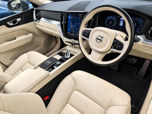 Image for 2018 Volvo XC60 2018 Volvo XC60 T8 PHEV Momentum AWD Automatic PAN ROOF