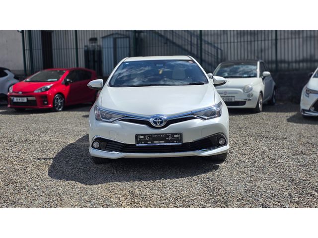 Image for 2016 Toyota Auris Hybrid 