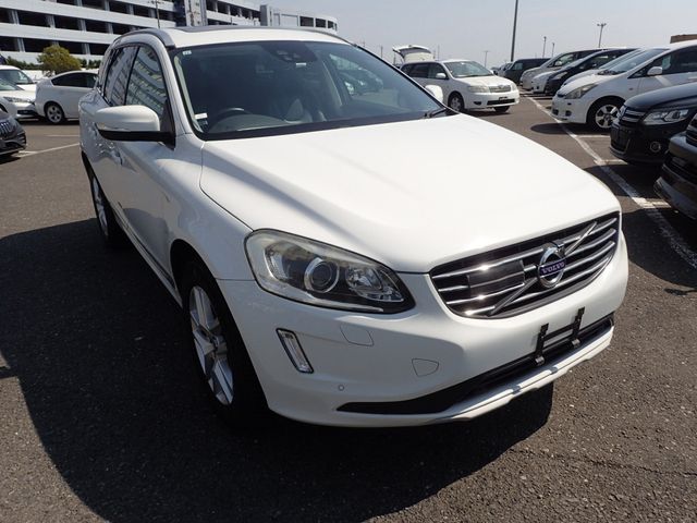 Image for 2017 Volvo XC60 2.0 D4 DIESEL SE LUXURY PREMIUM AUTO **PAN ROOF** // TOP SPEC // FULL ELECTRIC HEATED LEATHER // CRUISE CONTROL // ELECTRIC TAILGATE // REVERSING CAMERA // LANE ASSIST 