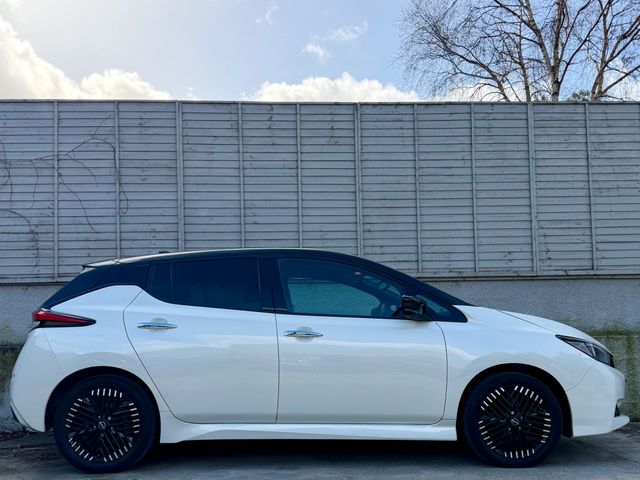 Image for 2023 Nissan Leaf N-CONNECTA / BLACK ROOF / APPLE & ANDROID AUTO / NAV / RADAR CRUISE / HALF-LEATHER / PARK SENSORS / BALANCE OF 8 YEAR NISSAN BATTERY WARRANTY / *FINANCE PACKAGES AVAILABLE*