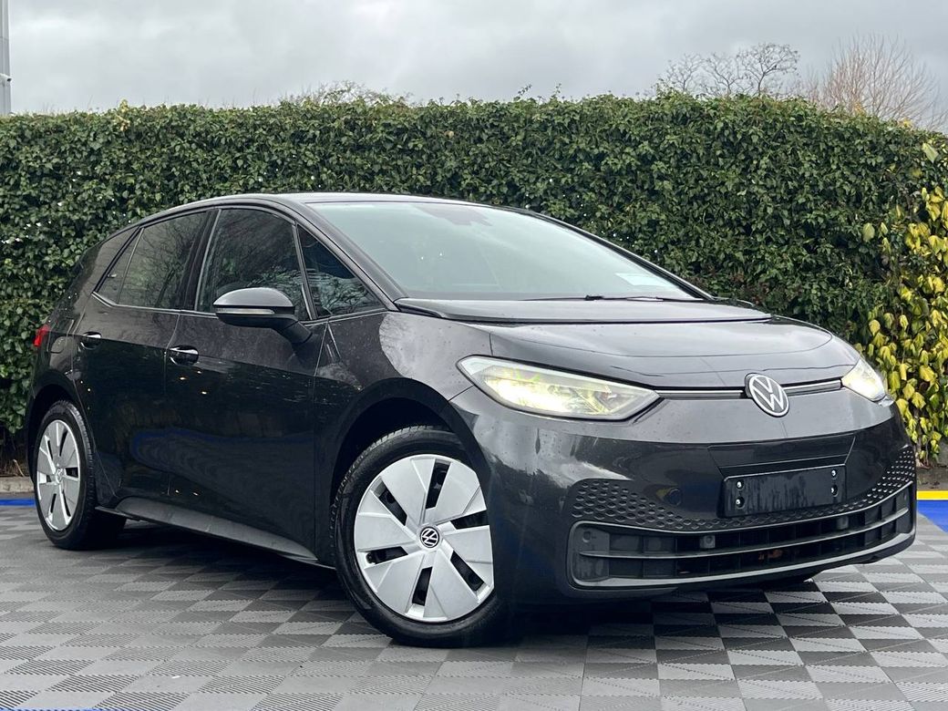 Image for 2023 Volkswagen ID.3 LIFE 58KWH // APPLE CARPLAY/ANDROID AUTO // PARKING SENSORS // DUAL ZONE CLIMATE CONTROL