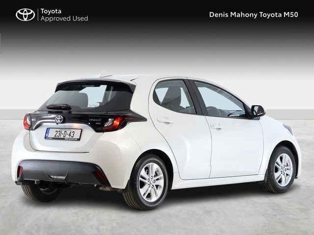 Image for 2023 Toyota Yaris Luna Hybrid
