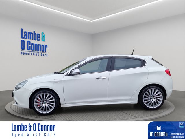 Image for 2016 Alfa Romeo Giulietta 1.4 AUTOMATIC * SPORTIVIA * LEATHER * HEATED SEATS * 162 REG * REVERSE CAMERA * CARPLAY / ANDROID APPS * BEST AVAILABLE * 