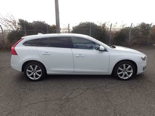 Image for 2018 Volvo V60 2.0 D4 SE LUXURY PLUS 190 BHP DIESEL AUTOMATIC // FULL HEATED LEATHER // REVERSING CAMERA // CRUISE CONTROL // LANE ASSIST // COLLISION WARNING SYSTEM // UPGRADED SPORT ALLOYS
