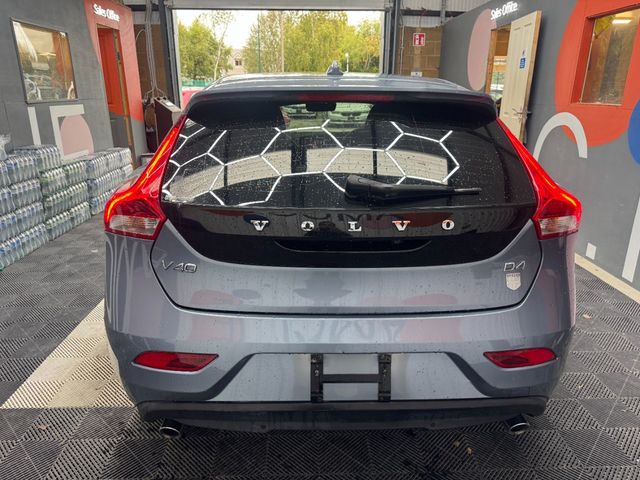 Image for 2018 Volvo V40 2018 VOLVO V40 CROSS COUNTRY D4 MOMENTUM AUTOMATIC 2.0/ CRUISE CONTROL / PARKING CAMERA / ELECTRIC MEMORY & HEATED SEATS / PADDLE SHIFTERS AND MORE