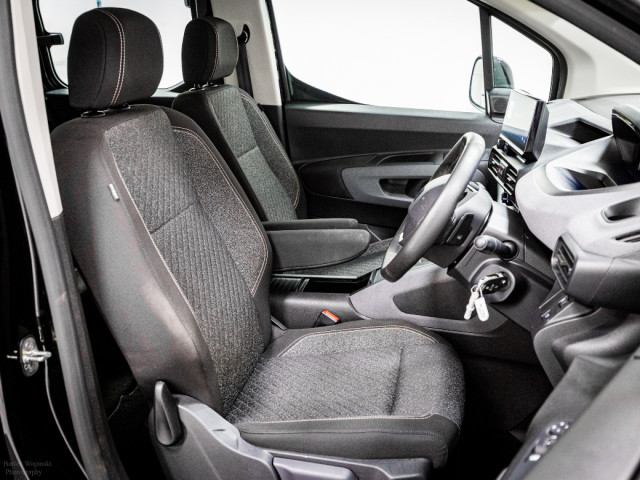 Image for 2025 Peugeot Rifter E-Allure LWB 50kWh 135HP - 7 Seats