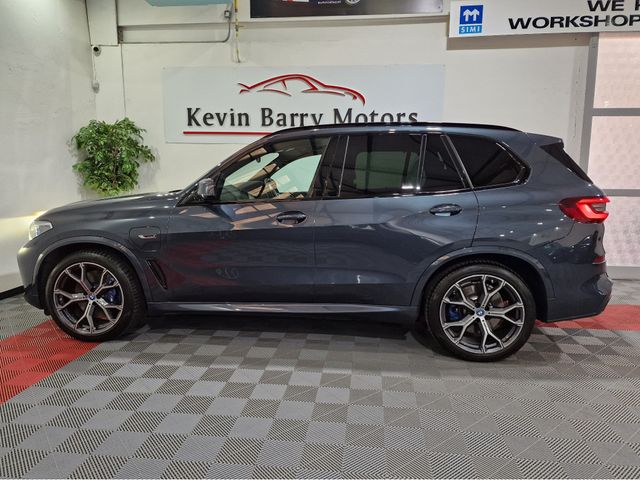 Image for 2022 BMW X5 45E M SPORT (COLOSSAL SPEC) AUTOMATIC **ACTIVE CRUISE CONTROL / BMW LASER HEADLIGHTS / COOLING & MASSAGE SEATS / COMFORT FRONT SEATS / HEADS UP DISPLAY / REVERSE CAMERA / WIRELESS PHONE CHARGING**