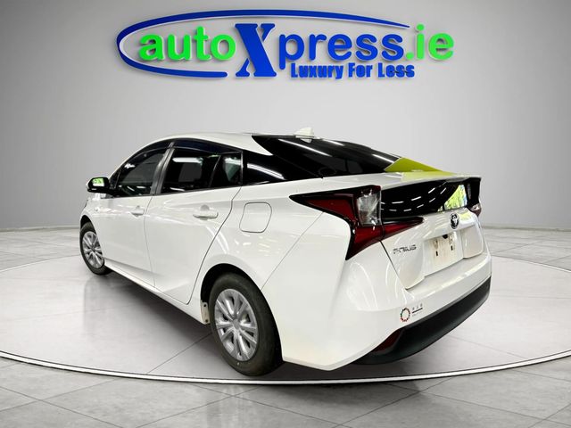 Image for 2019 Toyota Prius E, Hybrid, Automatic, Reverse camera