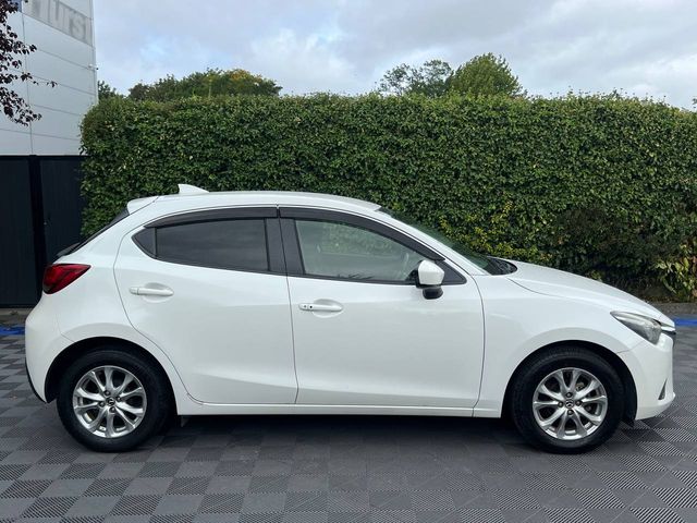 Image for 2016 Mazda Demio 1.3 SYKACTIV // HEADS-UP DISPLAY // HEATED SEATS // REVERSE CAMERA