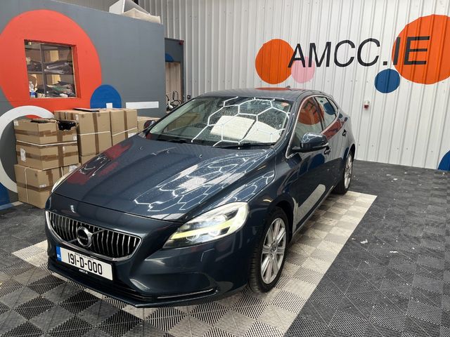 Image for 2019 Volvo V40 2019 VOLVO V40 D4 INSCRIPTION 2.0 AUTOMATIC / CRUISE CONTROL / REVERSE CAMERA / ELECTRIC MEMORY & HEATED SEATS / PADDLE SHIFTERS AND MORE