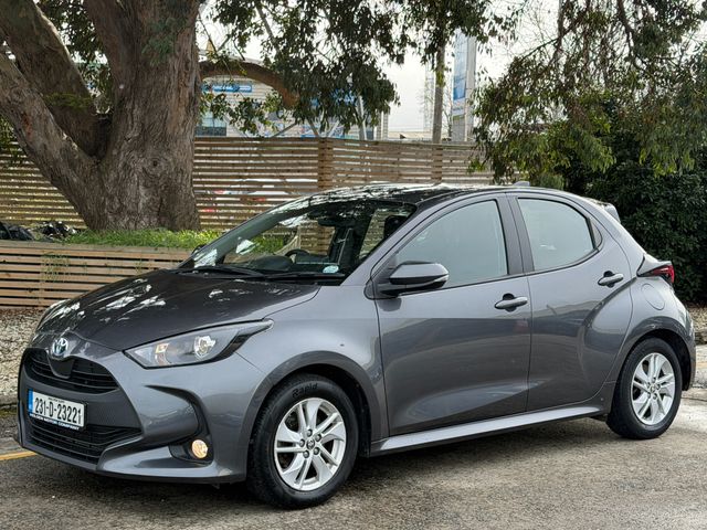 Image for 2023 Toyota Yaris APPLE CARPLAY. REAR CAMERA