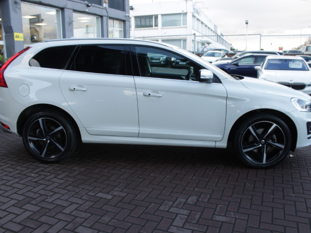 Image for 2016 Volvo XC60 2, 0D4 R-DESIGN 190BHP 5DR ESTATE AUTO // STUNNING CAR FINISHED IN PEARLESCENT WHITE // BUY WITH CONFIDENCE AA AND SIMI APPROVED DEALER 2025 // 