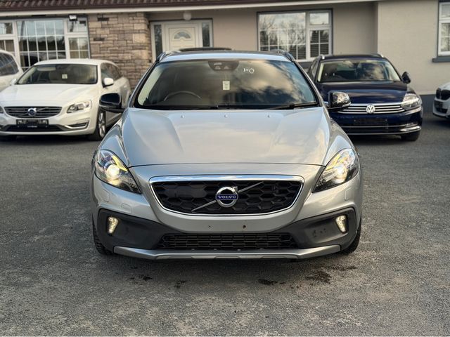 Image for 2016 Volvo V40 2.0 D4 CROSS COUNTRY SE LUXURY DIESEL 190 BHP AUTOMATIC // FULL LEATHER ELECTRIC SEATS // REVERSING CAMERA // CRUISE CONTROL // LANE ASSIST // FULL HARMAN KARDON SURROUND SOUND SYSTEM // TOP SPEC