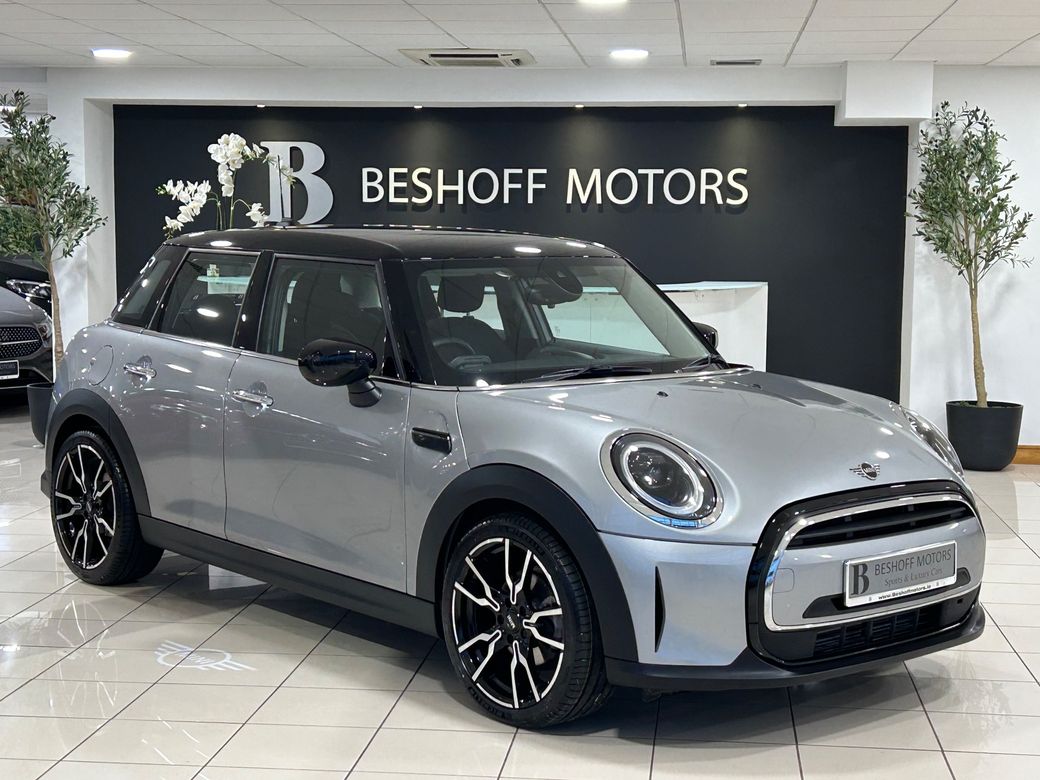 Image for 2024 Mini Hatch COOPER 1.5 PETROL MANUAL 5-DOOR=LOW MILES//HUGE SPEC=COMFORT ACCESS//FULL SERVICE HISTORY=241 REG=IRISH SUPPLIED//TAILORED FINANCE PACKAGES AVAILABLE=TRADE INS WELCOME