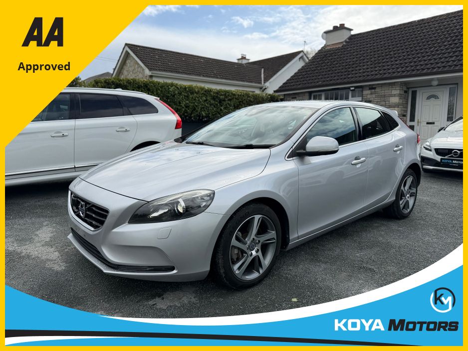 Image for 2016 Volvo V40 2.0 D4 SE LUXURY PLUS DIESEL AUTOMATIC // MASSIVE SPEC // FULL HEATED LEATHER // REVERSING CAMERA // CRUISE CONTROL // LANE ASSIST // COLLISION WARNING SYSTEM // UPGRADED SPORT ALLOYS