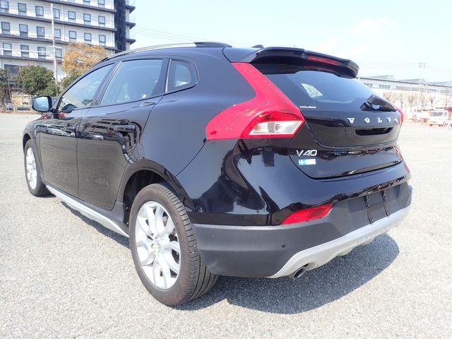 Image for 2018 Volvo V40 Cross Country 2.0 D4 CROSS COUNTRY SE LUXURY DIESEL 190 BHP AUTOMATIC // FULL LEATHER ELECTRIC SEATS // REVERSING CAMERA // CRUISE CONTROL // LANE ASSIST // COLLISION WARNING SYSTEM // TOP SPEC