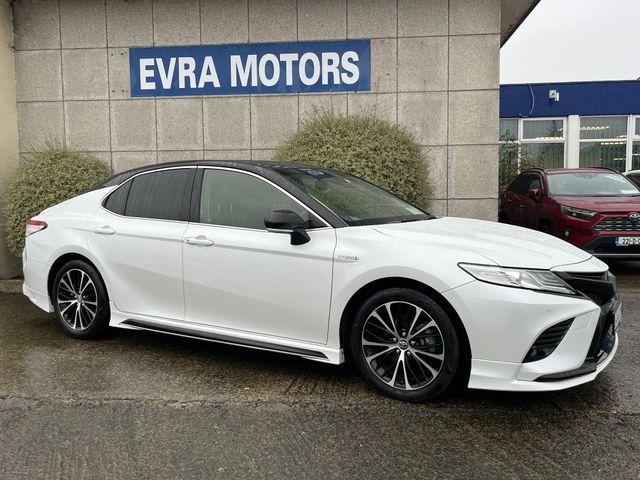 Image for 2018 Toyota Camry WS AUTOMATIC HYBRID 2.5 PETROL //HALF LEATHER SEATS//KEYLESS ENTRY//REVERSE CAMERA//ADAPTIVE CRUISE CONTROL//ELECTRIC DRIVERS SEAT//