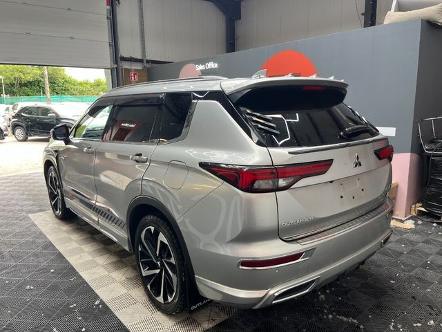 Image for 2022 Mitsubishi Outlander 2022 MITSUBISHI OUTLANDER P PHEV 2.4 AUTOMATIC / CRUISE CONTROL / 360 CAMERA / ELECTRIC MEMORY & HEATED SEATS / PADDLE SHIFTERS / PANORAMIC SUNROOF / 7 SEATS OPTION AND MORE