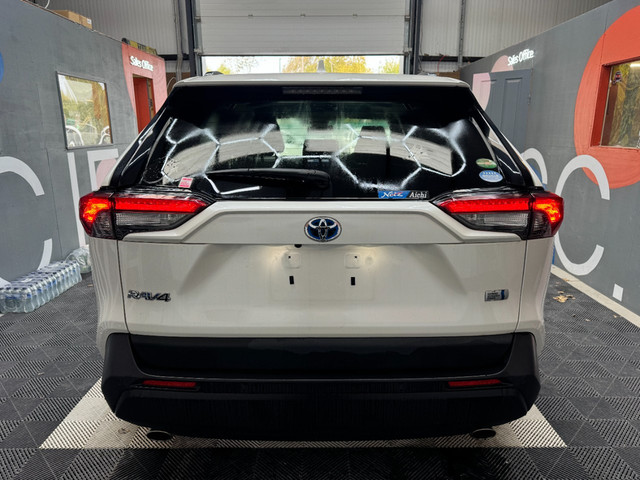 Image for 2019 Toyota Rav4 2019 TOYOTA RAV4 5d HYBRID X AUTOMATIC 2.5/ CRUISE CONTROL / PARKING CAMERA / AMBIENT LIGHTS