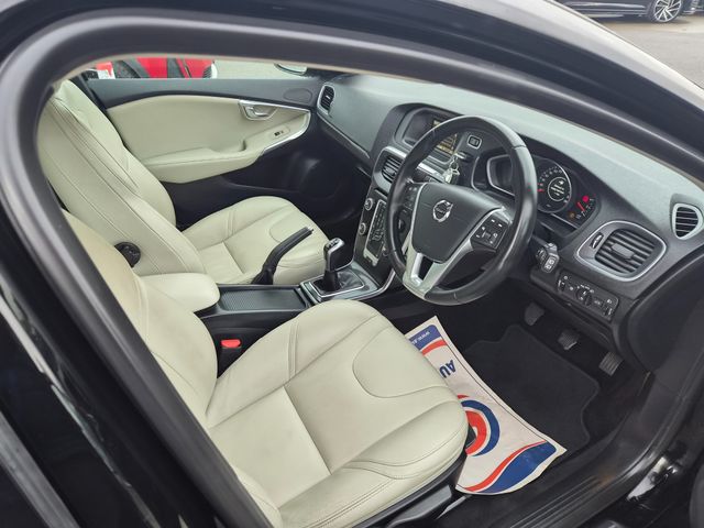 Image for 2016 Volvo V40 D2 MOM ED 5DR