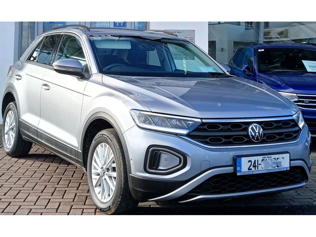 Image for 2024 Volkswagen T-Roc LIFE 2.0 TDI M6F 116HP **REAR VIEW CAMERA, APP CONNECT, WINTER PACK**