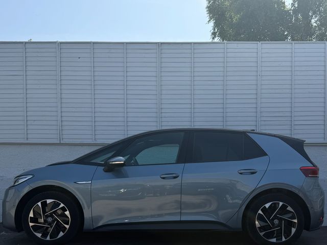 Image for 2023 Volkswagen ID.3 FAMILY PRO / PAN ROOF / 95.3% SOH / 18" ALLOYS / HALF-LEATHER / ONE OWNER / *FINANCE PACKAGES AVAILABLE*