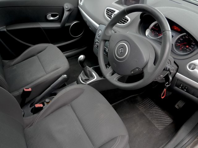 Image for 2010 Renault Clio 1.5 Diesel Manual Estate