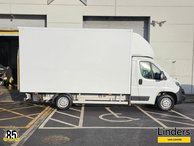 Image for 2023 Opel Movano 3.5T BOX BODY 750KG TAILLIFT