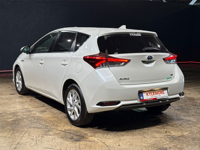 Image for 2017 Toyota Auris HYBRID 1.8 AUTOMATIC - HALF BLACK LEATHER - FACTORY ALLOYS - REAR CAMERA - TOYOTA SAFETY SENSE