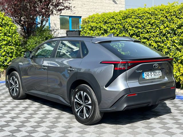 Image for 2024 Toyota bZ4X PURE 71KWH LONG RANGE // LOW MILEAGE // APPLE CARPLAY/ANDROID AUTO // WIRELESS CHARGING BAY