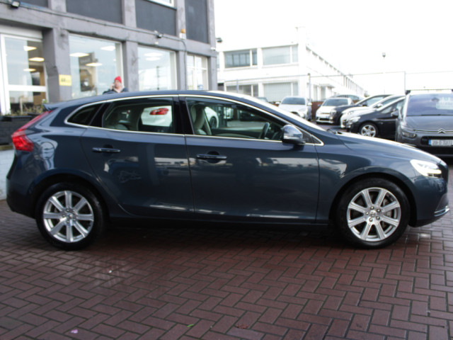 Image for 2019 Volvo V40 2.0D4 INSCRIPTION 5DR HATCHBACK AUTO HUGE SPEC // 1 OWNER CAR // AS NEW CONDITION THROUGHOUT // BUY WITH CONFIDENCE AA AND SIMI APPROVED DEALER 2026 // FINANCE ARRANGED //