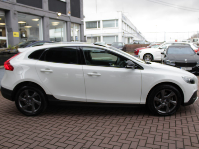 Image for 2016 Volvo V40 Cross Country 2.0D4 CROSSCOUNTRY 5DR HATCHBACK AUTO HUGE SPEC // 1 OWNER CAR // AS NEW CONDITION THROUGHOUT // BUY WITH CONFIDENCE AA AND SIMI APPROVED DEALER 2026 // FINANCE ARRANGED //