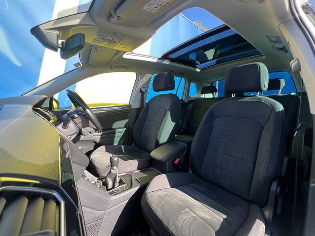 Image for 2017 Volkswagen Tiguan R-LINE 2.0 TDI // TILT & SLIDE PAN ROOF // FULL SERVICE HISTORY // 19" R-LINE ALLOYS