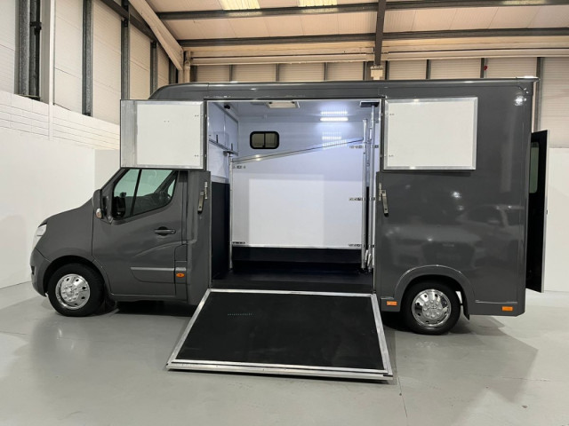 Image for 2018 Nissan NV400 