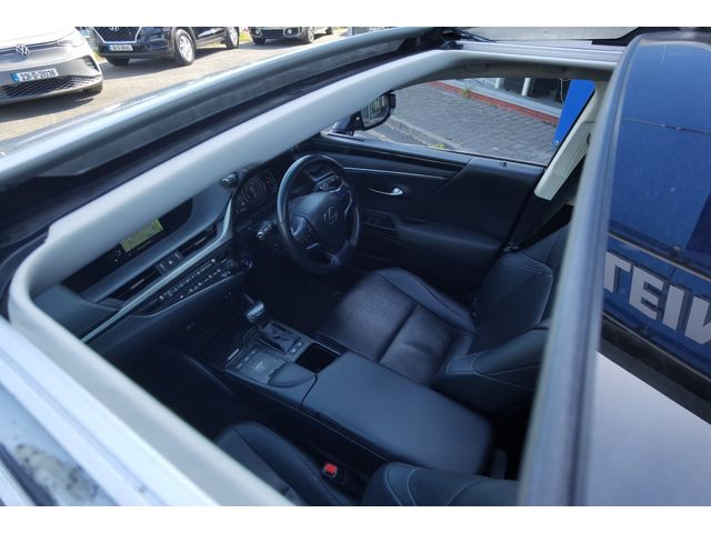 Image for 2020 Lexus ES 300h 2.5 EXECUTIVE AUTOMATIC PETROL HYBRID **SUNROOF** - FINANCE AVAILABLE - CALL US TODAY ON 01 492 6566 OR 087-092 5525