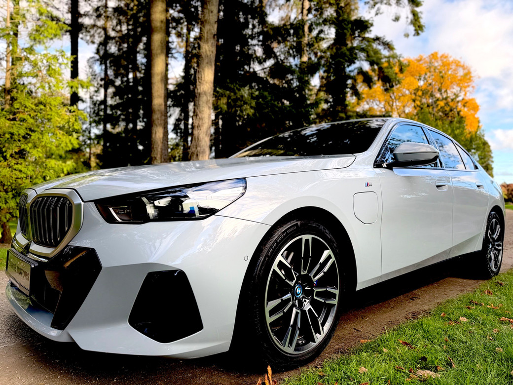 Image for 2024 BMW 5 Series G60 530E MSPORT * BROOKLYN GREY METALLIC *