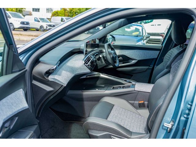 Image for 2025 Peugeot 5008 2025 Peugeot 5008 1.2 Hybrid 136bhp E-DCS6 Allure