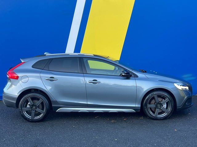 Image for 2018 Volvo V40 D4 CROSS COUNTRY 2.0 D // PANORAMIC SUNROOF // 18" SCHMIDT SS ALLOYS // HARMAN/KARDON