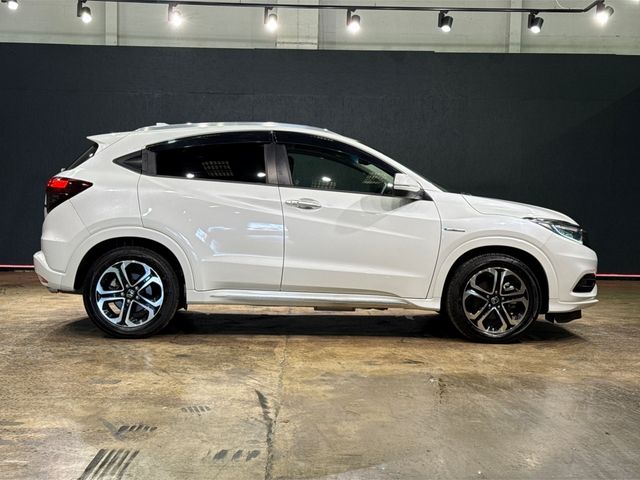Image for 2021 Honda Vezel 1.5 HYBRID - FACTORY ALLOYS - HALF BLACK LEATHER - PADDLE SHIFT - RADAR CRUISE CONTROL - HEATED SEAT - REAR CAMERA